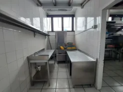 #19727 Locale commerciale adibito a bar-pub-pizzeria