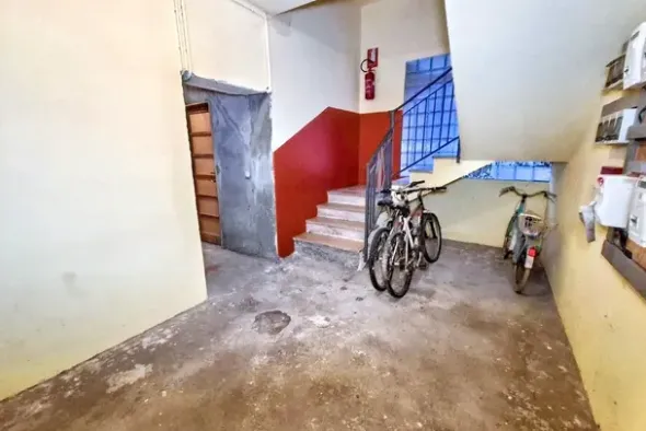 #25803 Locale commerciale con cantina (ex istituto bancario)