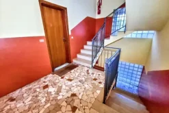 #25803 Locale commerciale con cantina (ex istituto bancario)