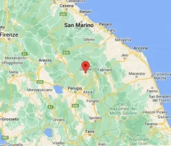 #22970 Locale commerciale con due garage