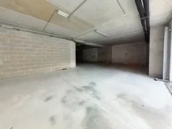 #22973 Locale commerciale con garage (sub 43)