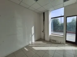 #22973 Locale commerciale con garage (sub 43)