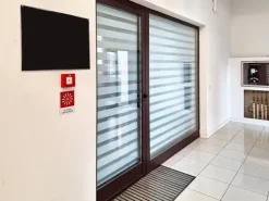 #22982 Locale commerciale con garage (sub 79)