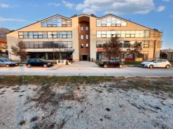 #22982 Locale commerciale con garage (sub 79)