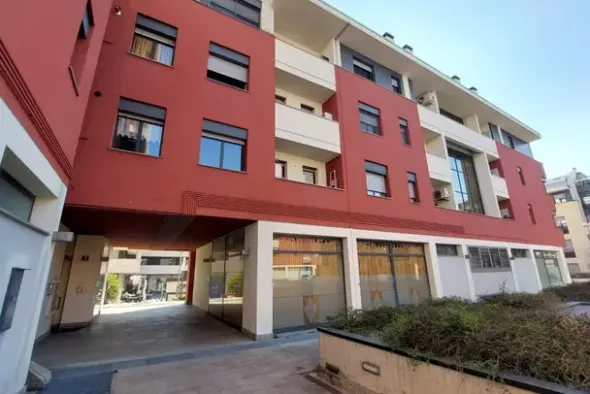 #25740 Locale commerciale con magazzino, cantina e garage