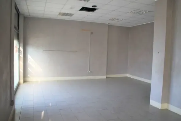 #11751 Locale commerciale con zona ristoro al piano terra