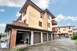 #24716 Locale commerciale ex pizzeria con ampia corte esclusiva