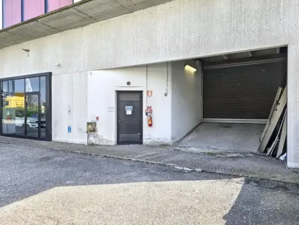 #2515047 Locale commerciale su due piani