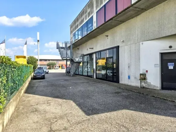 #2515047 Locale commerciale su due piani