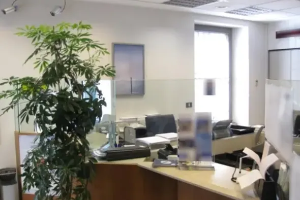 #19651 Locali adibiti ad istituto di credito