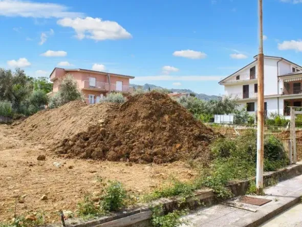 #24780 Lotti edificabili a destinazione residenziale