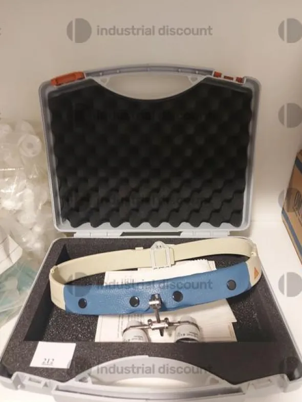 13#8917 Lotto blocco diArredo tecnico e materiale di consumo da ambulatorio odontoriatrico