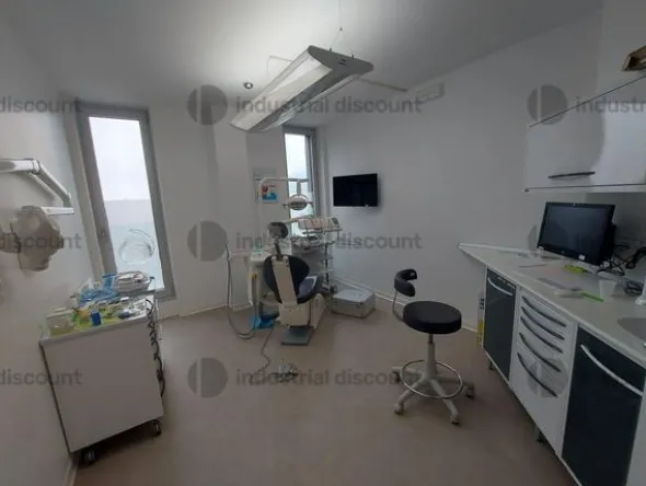 13#8917 Lotto blocco diArredo tecnico e materiale di consumo da ambulatorio odontoriatrico