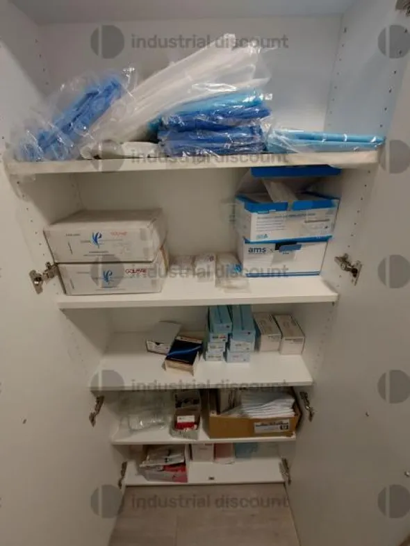 13#8917 Lotto blocco diArredo tecnico e materiale di consumo da ambulatorio odontoriatrico