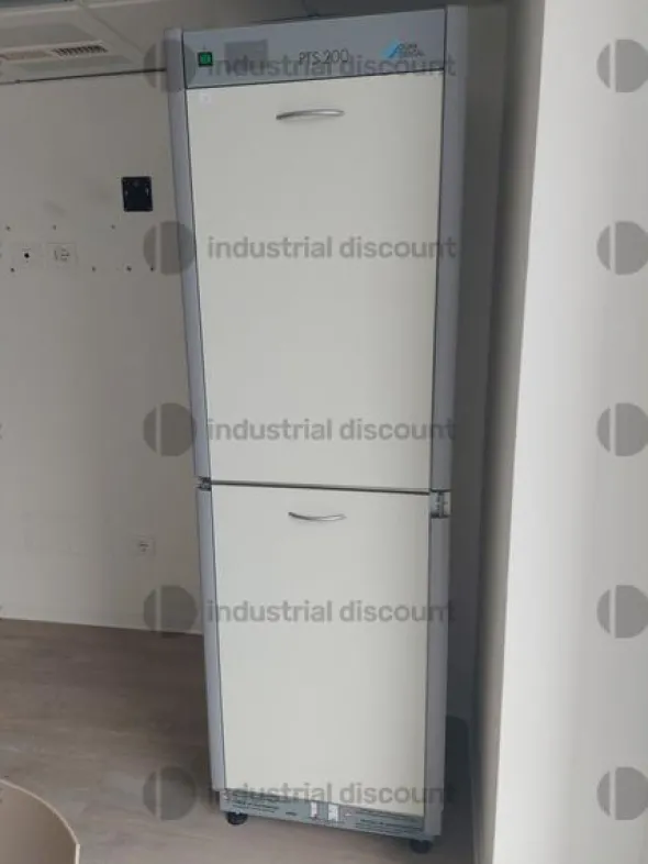 13#8917 Lotto blocco diArredo tecnico e materiale di consumo da ambulatorio odontoriatrico