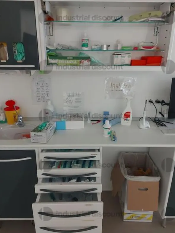 13#8917 Lotto blocco diArredo tecnico e materiale di consumo da ambulatorio odontoriatrico