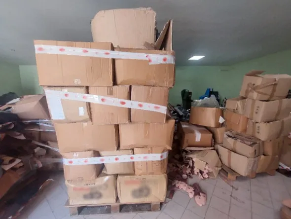 3#8463 Lotto blocco di rimanenze di magazzino e macchine per la lavorazione di calzature