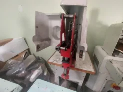 3#8463 Lotto blocco di rimanenze di magazzino e macchine per la lavorazione di calzature