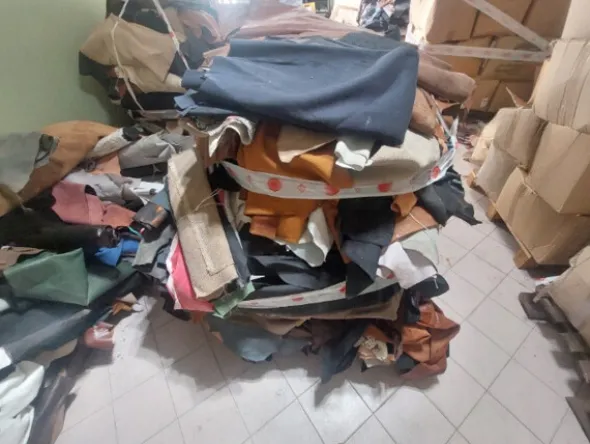 3#8463 Lotto blocco di rimanenze di magazzino e macchine per la lavorazione di calzature