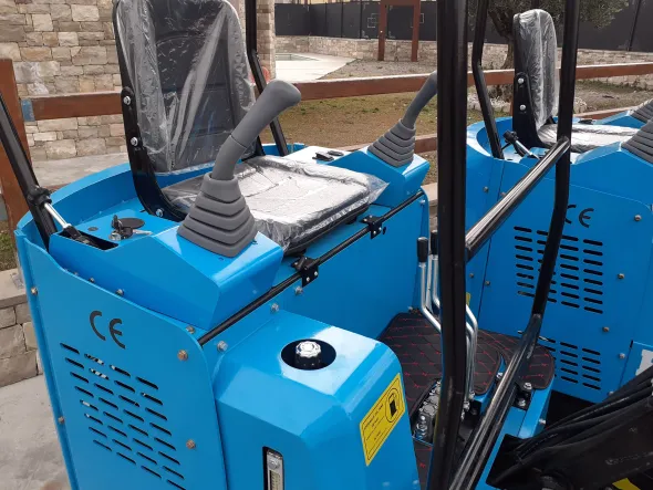 Lotto di 3 mini escavatori JPC HT15