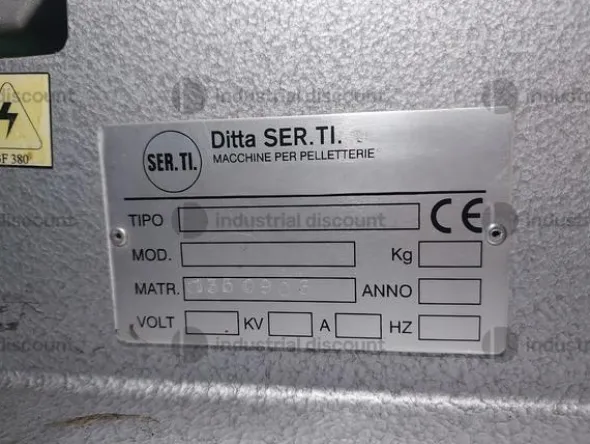 208#8883 Lotto macchinari per la confezione e lavorazione pelli