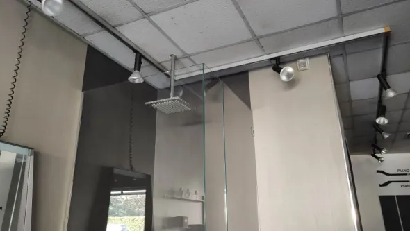 LOTTO 29 - N. 2 mobili bagno e piatto doccia