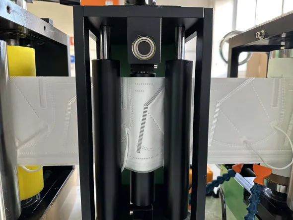 Macchina alta velocità maschere FFP2 (100-120 pz/min)