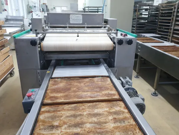 macchina automatica per la produzione di croissant