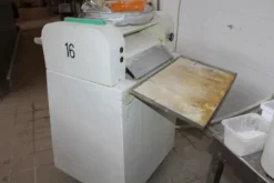 9#3961 Macchina formatrice per panini Esmach