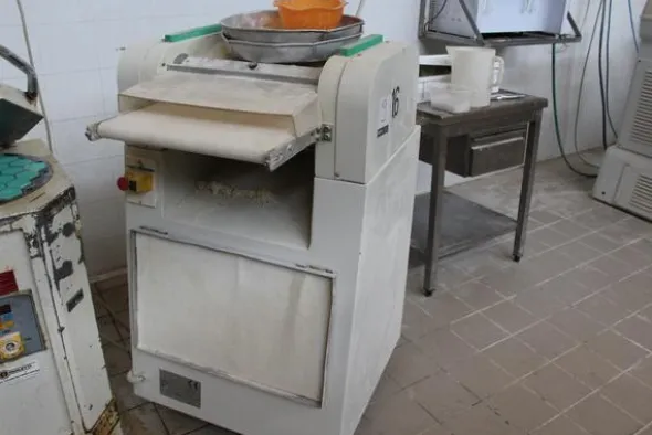 9#3961 Macchina formatrice per panini Esmach