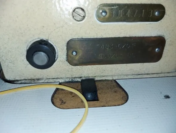 133#6059 Macchina imbastitrice Pfaff e piano da stiro Macpi