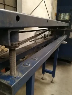 Macchina per la punzonatura dei profili INTESO S3130T