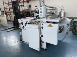 Macchina per la saldatura di etichette sleeve marca DCM