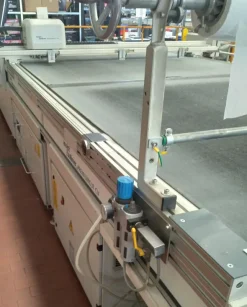 Macchinario industriale taglio automatico per prototipi