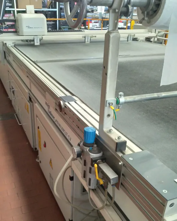 Macchinario industriale taglio automatico per prototipi