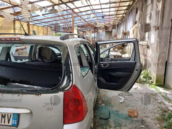 15#7722 Macchinari per la lavorazione del marmo autocarri Peugeot e arredi ufficio
