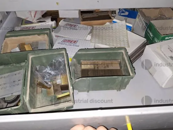 9#9200 Macchinari per lavorazione legno muniteria e ricambi vari