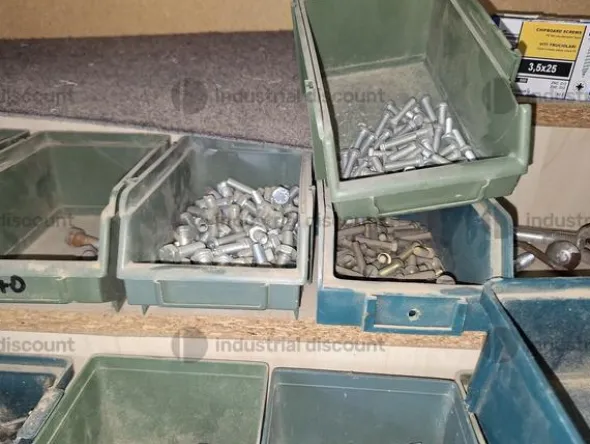 9#9200 Macchinari per lavorazione legno muniteria e ricambi vari
