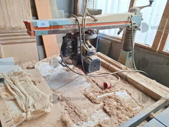 9#9200 Macchinari per lavorazione legno muniteria e ricambi vari