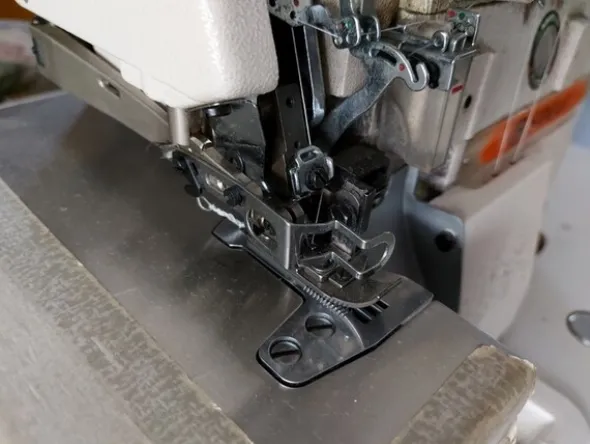 2#6201 Macchinari tessili e arredamento ufficio