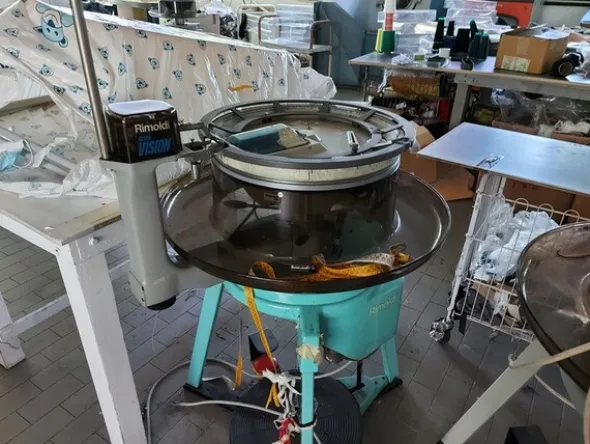 2#6201 Macchinari tessili e arredamento ufficio