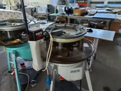 2#6201 Macchinari tessili e arredamento ufficio
