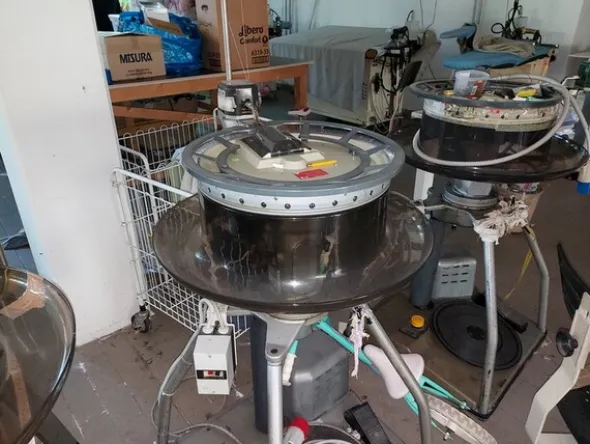 2#6201 Macchinari tessili e arredamento ufficio