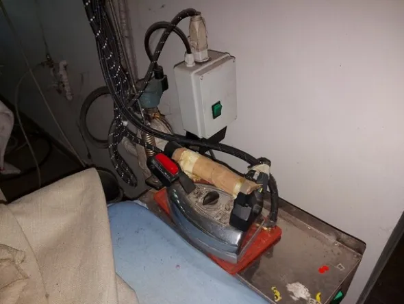 2#6201 Macchinari tessili e arredamento ufficio