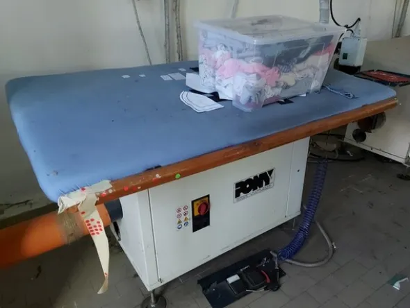 2#6201 Macchinari tessili e arredamento ufficio