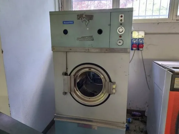 2#6201 Macchinari tessili e arredamento ufficio