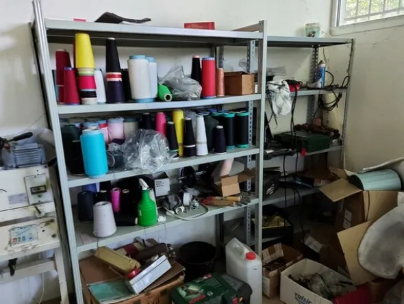 2#6201 Macchinari tessili e arredamento ufficio