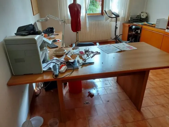 2#6201 Macchinari tessili e arredamento ufficio