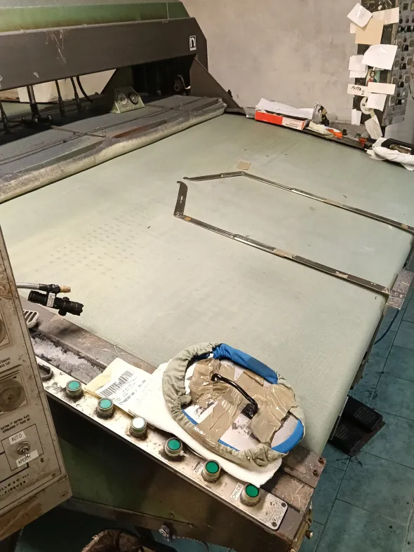 MACCHINE A NASTRO PER STIRO MAGLIERIA
