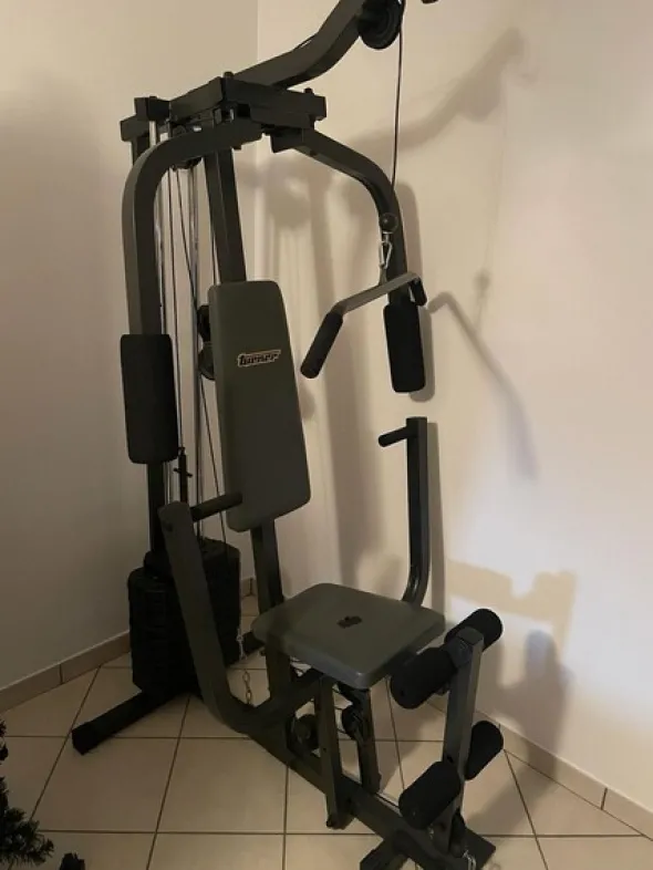 1#8132 Macchine da cucire e attrezzatura palestra
